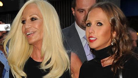 donatella versace figlia anoressia|Allegra Versace, chi è la figlia di Donatella e nipote di Gianni.